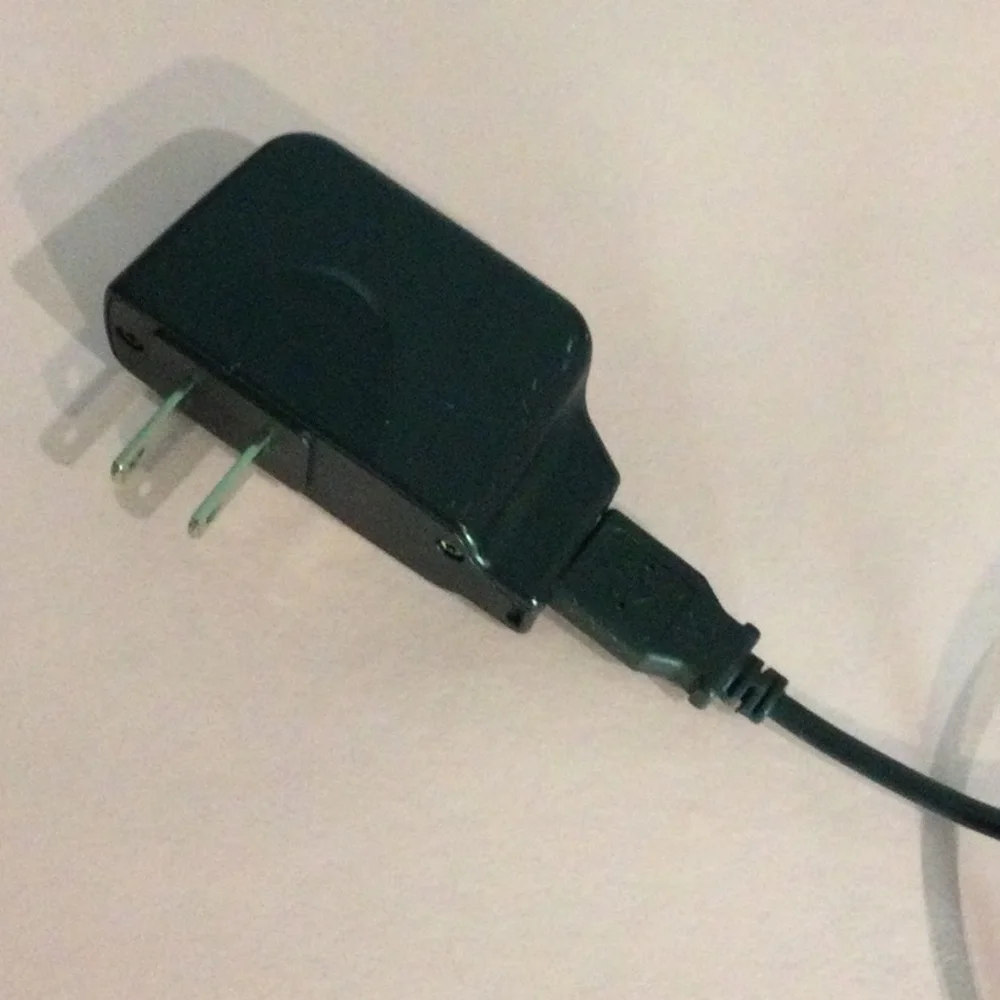 LG Travel Adapter (+ USB cable)